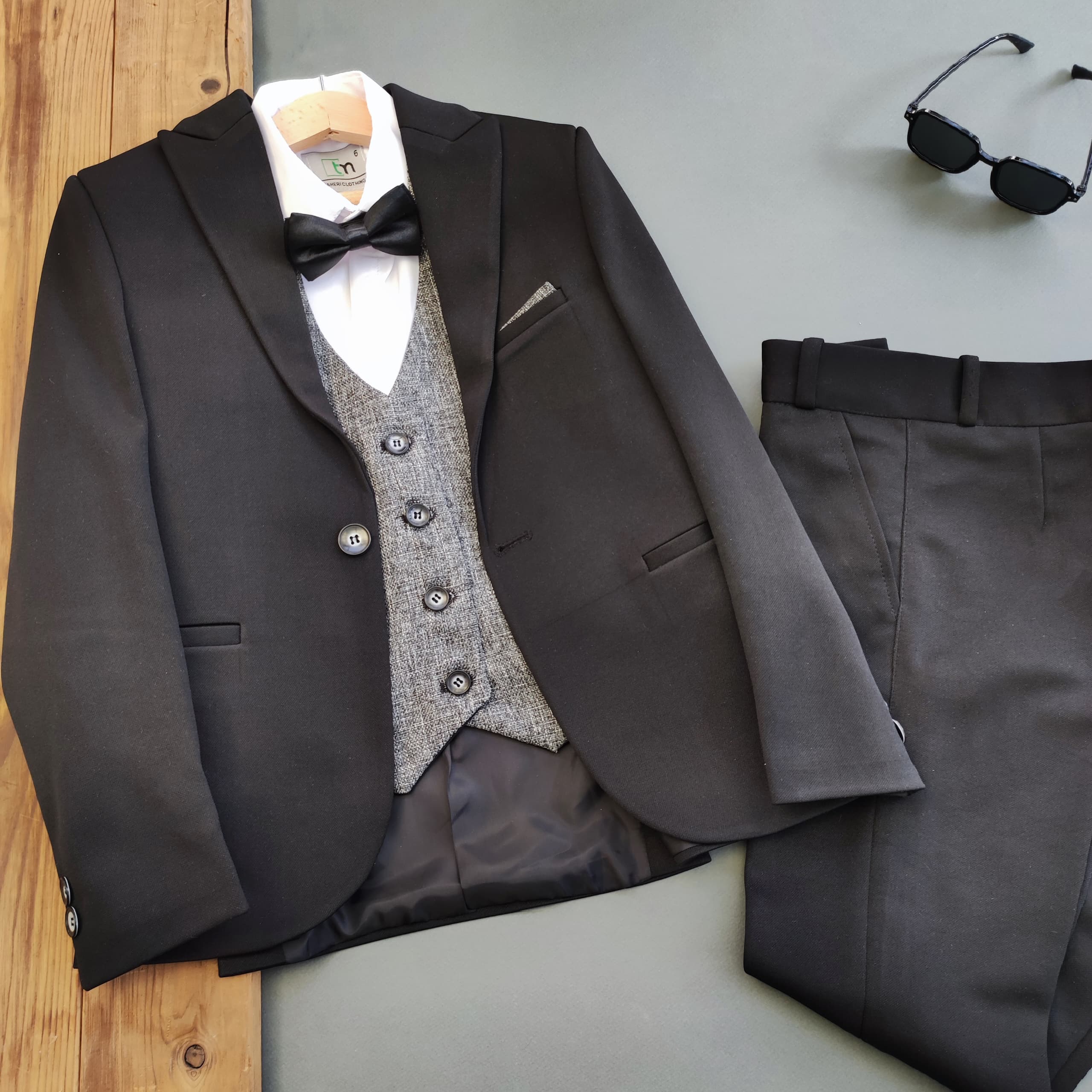 ست کت شلوار جلیقه مشکی(جلیقه دورو طوسی)